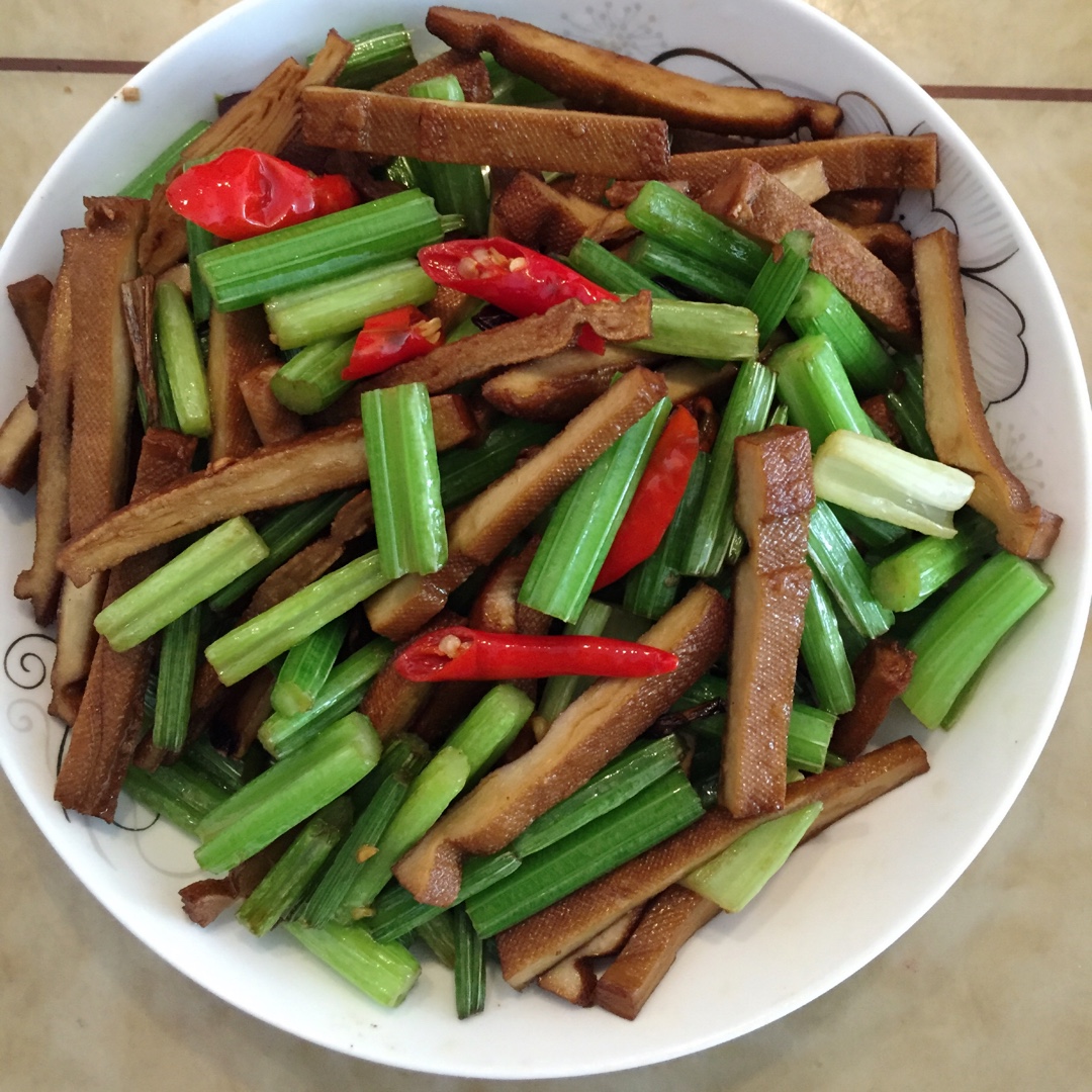 素菜：芹菜炒豆腐干