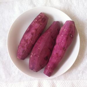 香煎黑芝麻紫薯饼的做法 步骤1