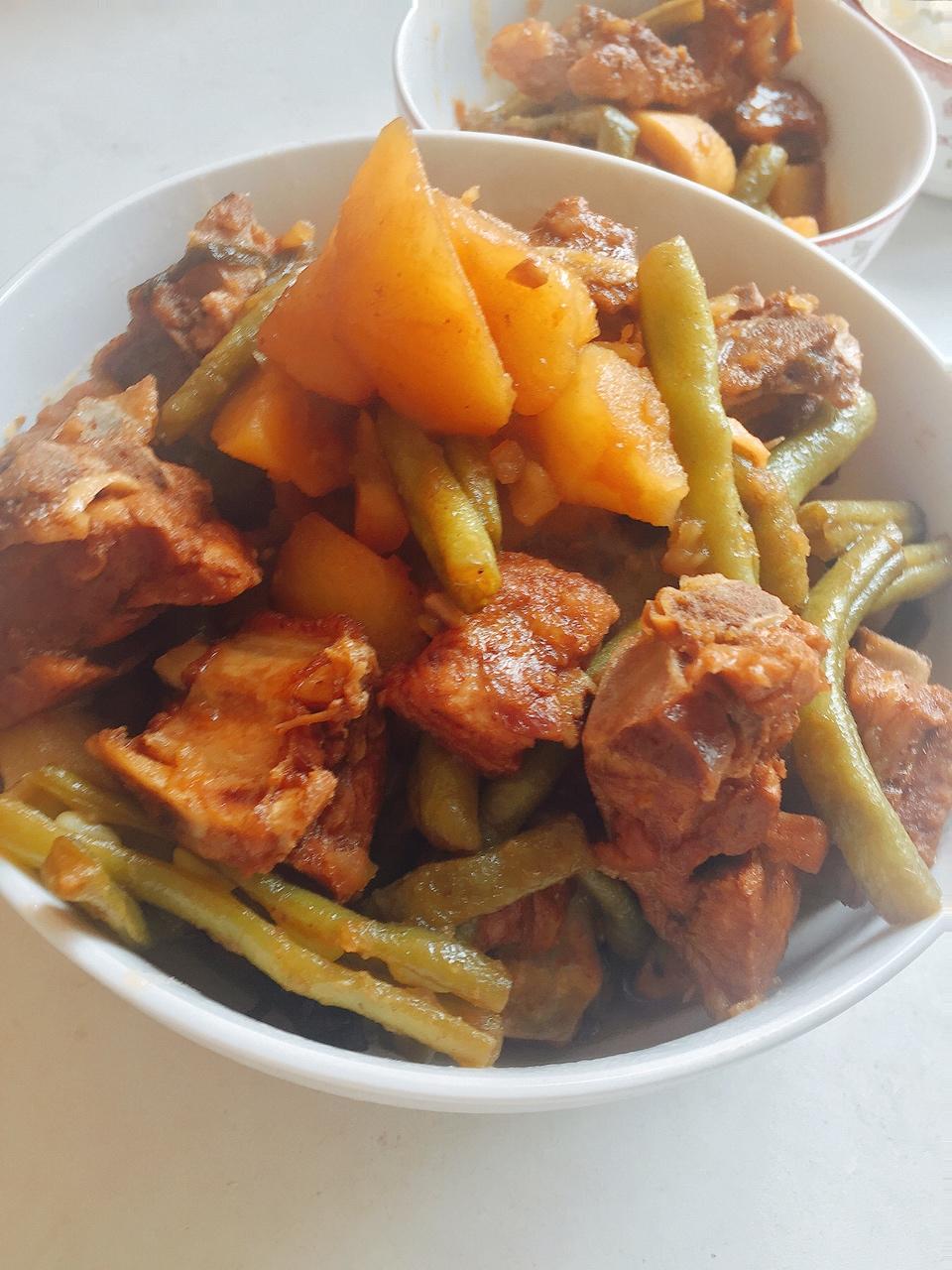 迷你菲厨房做的土豆豆角炖排骨
