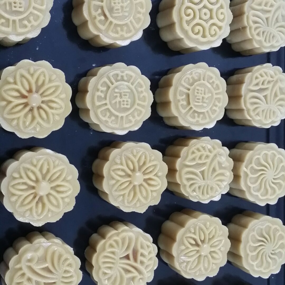 广式月饼—蛋黄莲蓉月饼