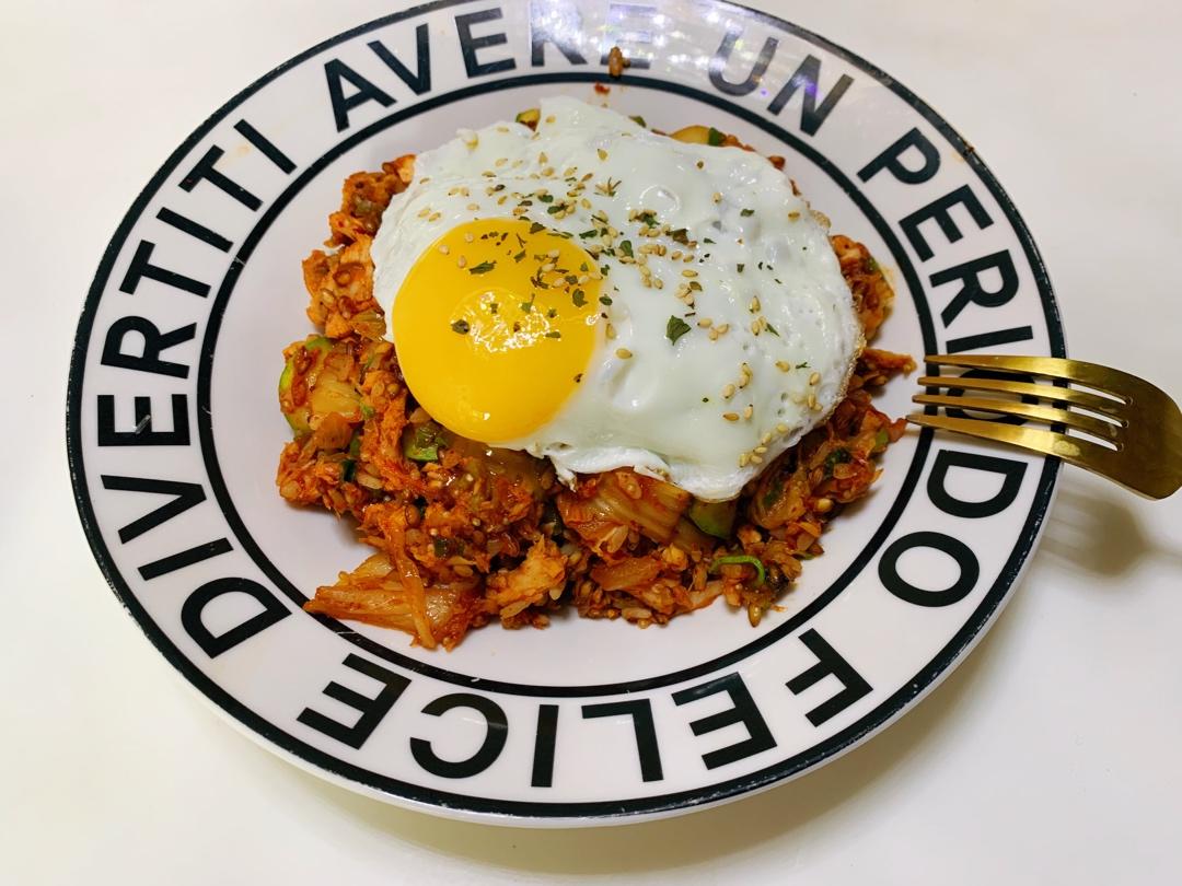 【在当地吃得开吗？泰国篇】
被名厨洪锡天和吕珍九大赞的泡菜炒饭BY李珉宇 김치볶음밥