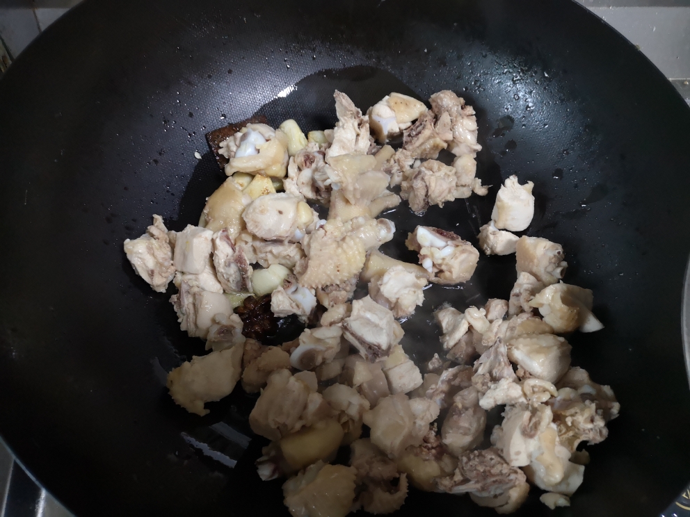 干锅麻辣鸡肉的做法 步骤5