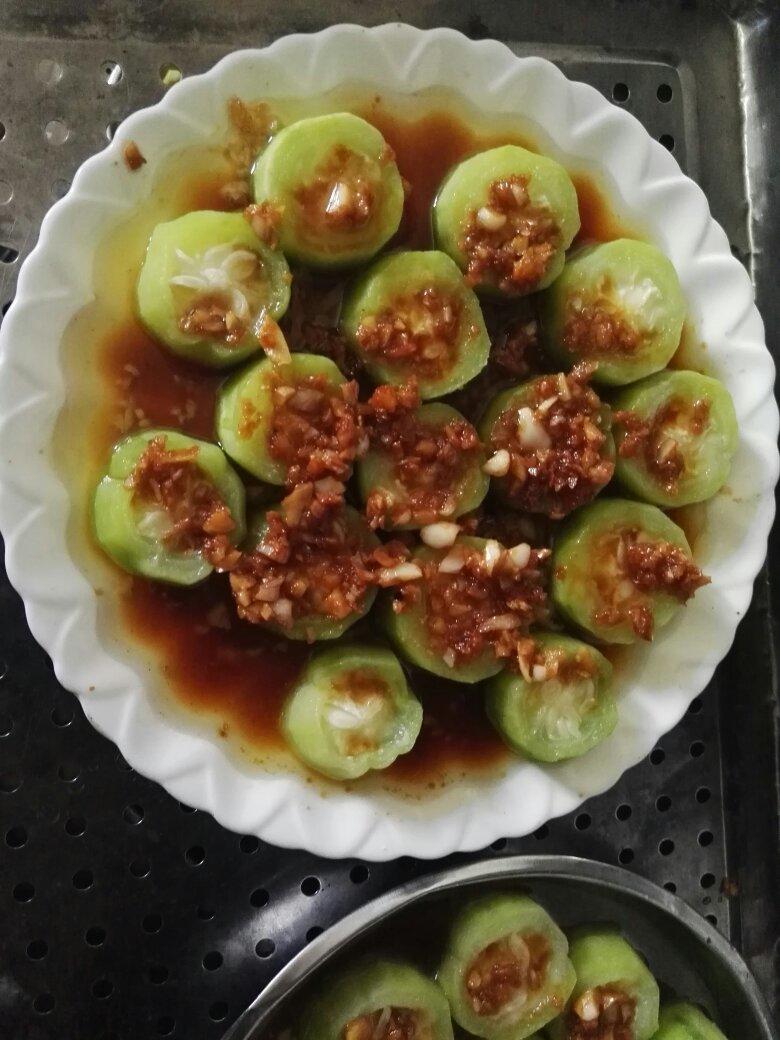 只需要五分钟就可以的美味蒜蓉蒸丝瓜