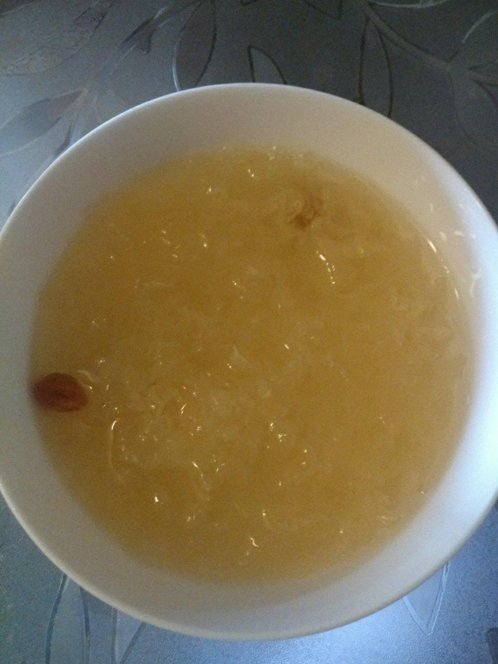 天干物燥，来碗银耳莲子羹吧