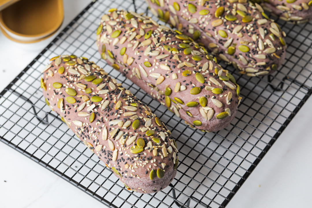 低油低糖却松软无比的坚果多多黑米面包棒