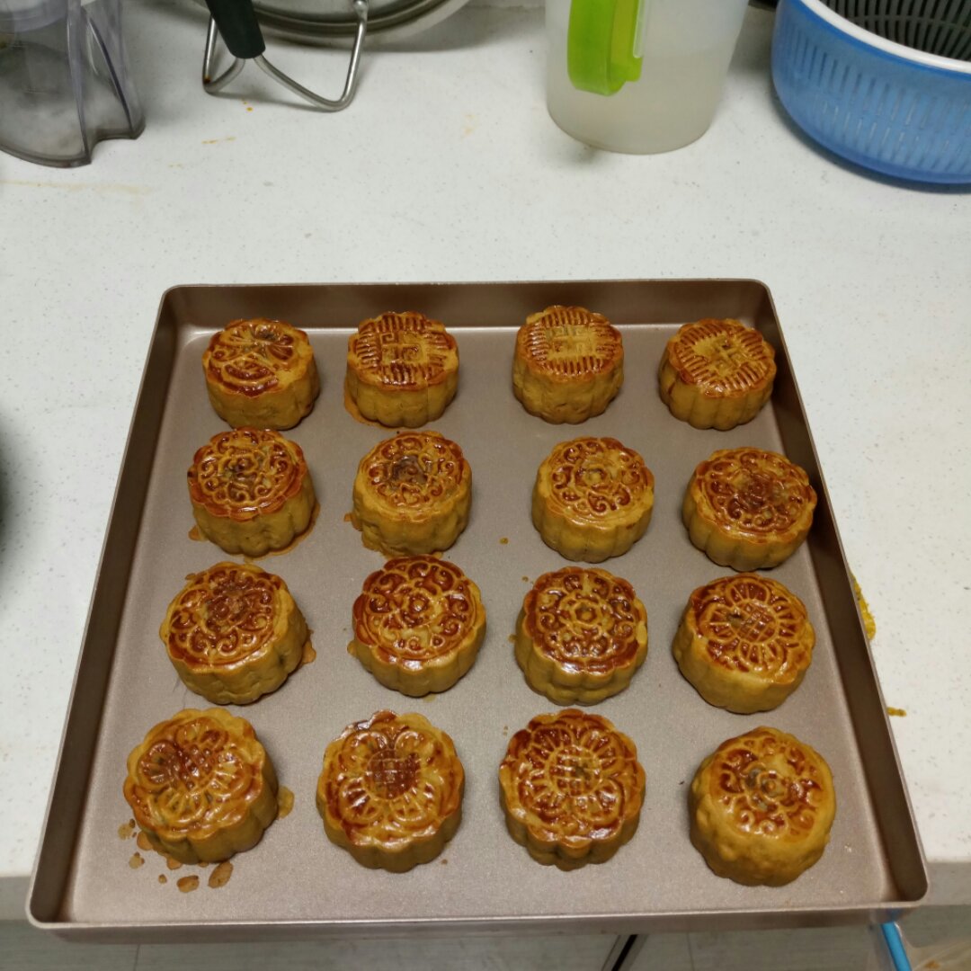 广式月饼－－蛋黄豆沙月饼