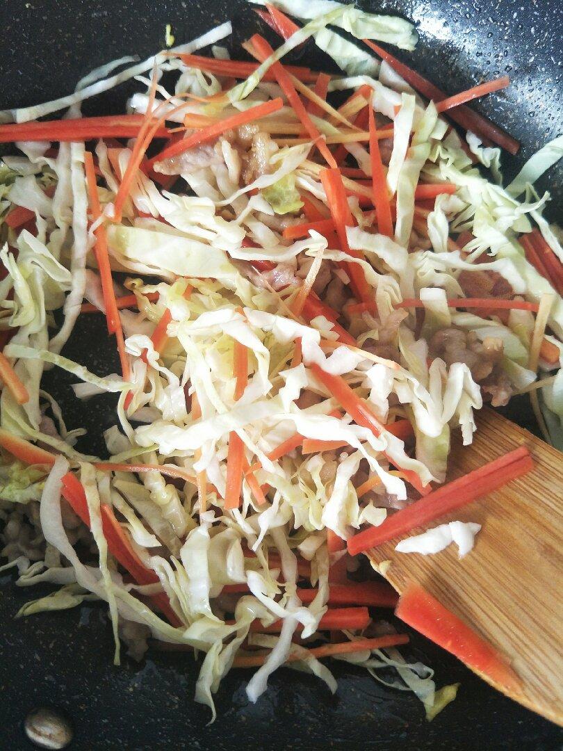 包菜炒粉丝