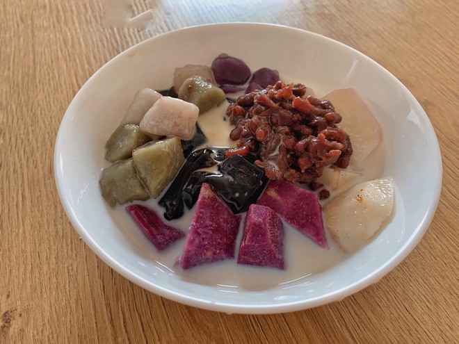 夏日必备甜品 鲜芋仙 烧仙草 紫薯芋圆 蜜豆 抹茶芋圆的做法步骤图 Elena爱画画 下厨房 夏日必备甜品 鲜芋仙 烧仙草 紫薯芋圆 蜜豆 抹茶芋圆的做法步骤图 Elena爱画画 下厨房