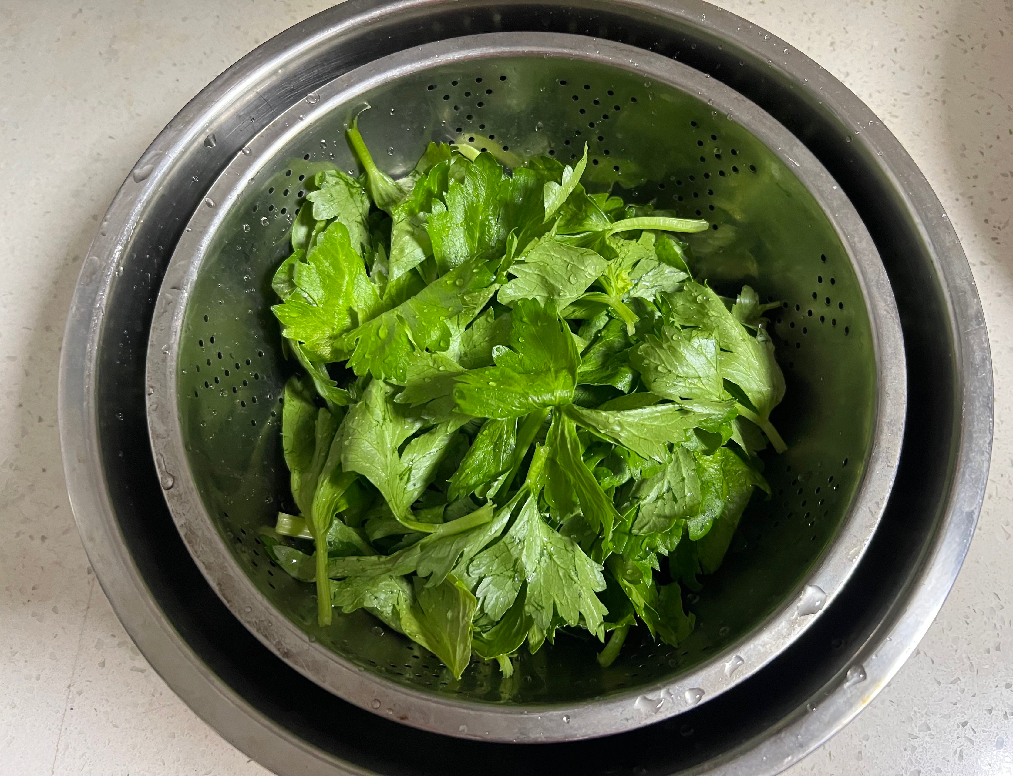 芹菜叶粥（咸味、破壁机）的做法 步骤1