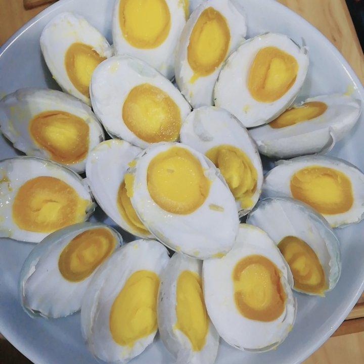 朴素的咸鸭蛋