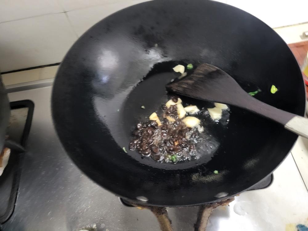 豆豉鲮鱼炒油麦菜的做法 步骤12