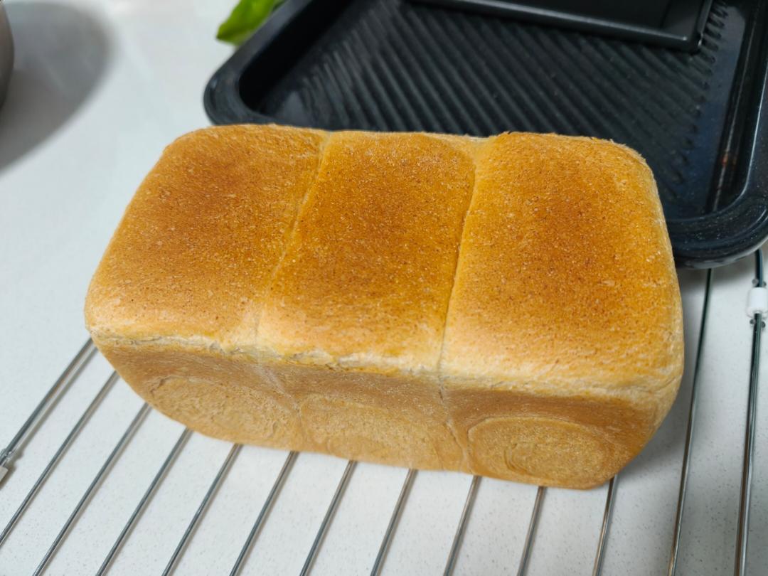 柔软的全麦面包（低糖低油）
