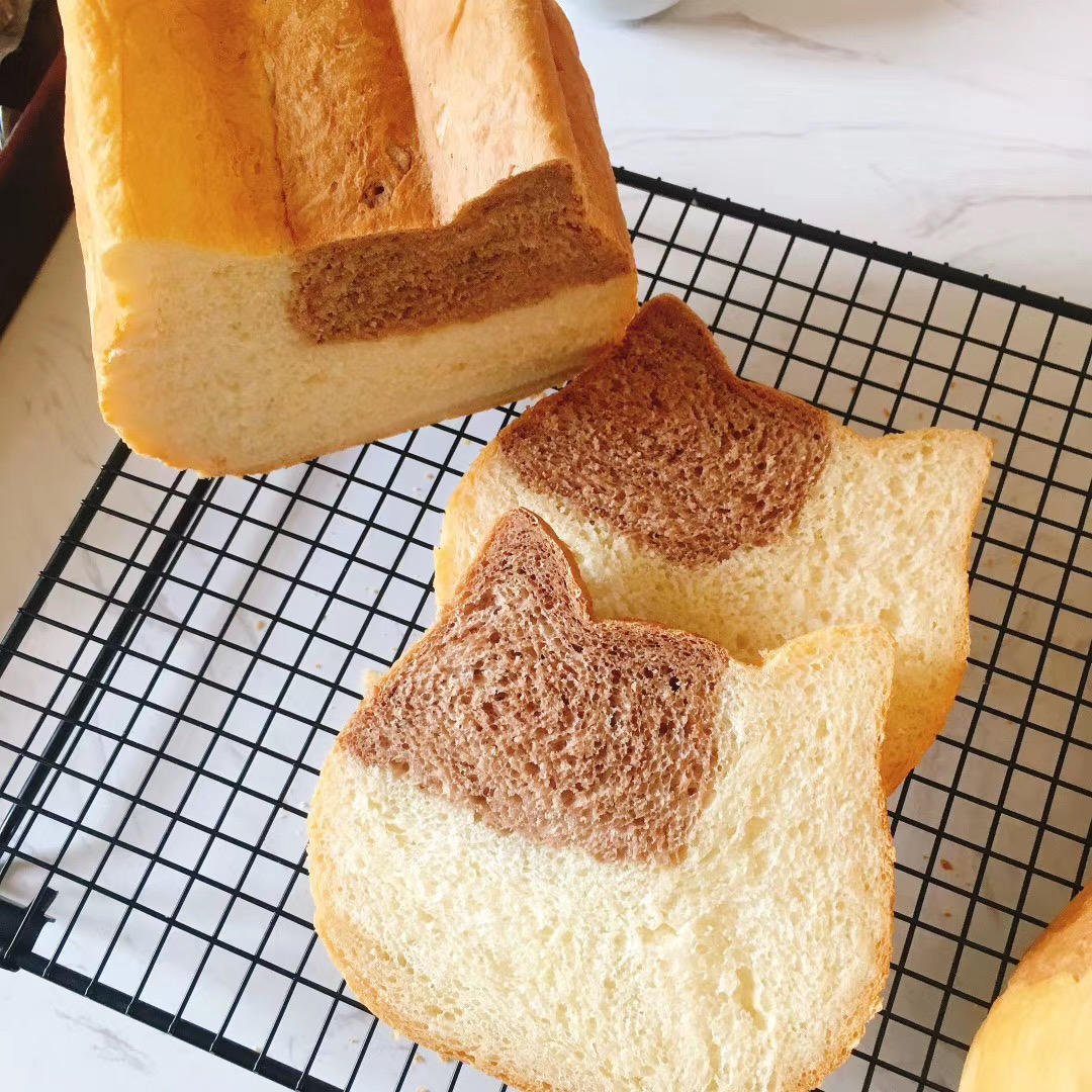 风靡日本的胖脸猫头吐司盒——龙猫双色吐司