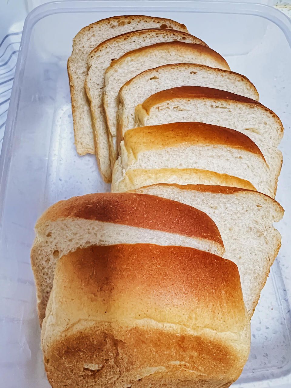 柔软的蜂蜜牛乳全麦吐司