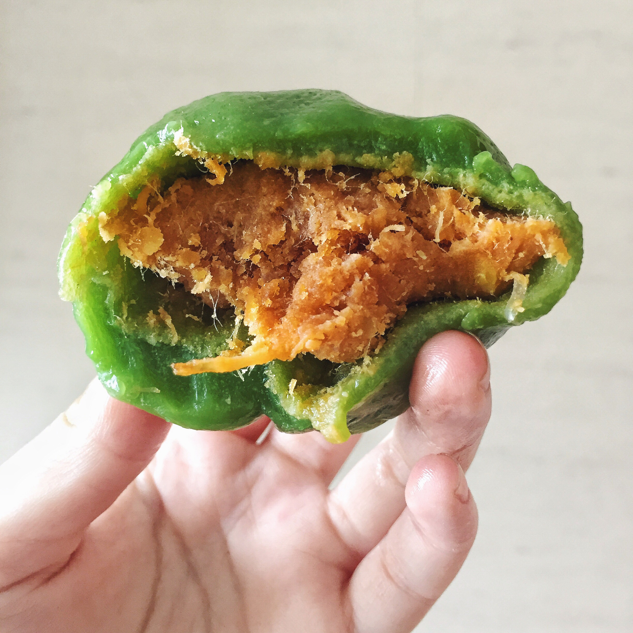 广牟凉子做的新晋网红【杏花楼 咸蛋黄肉松青团】