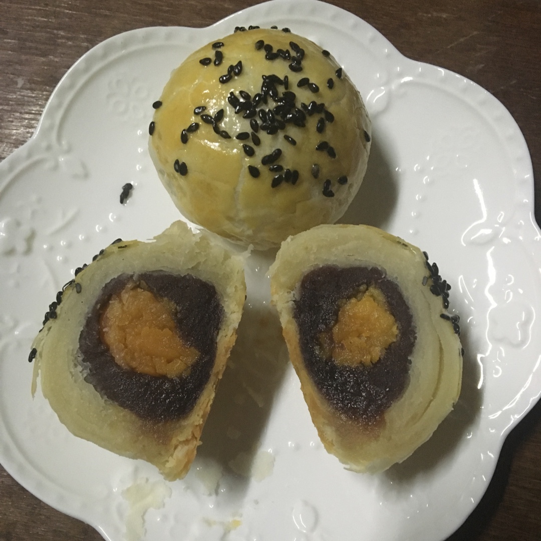 萌得掉渣渣的蛋黄酥