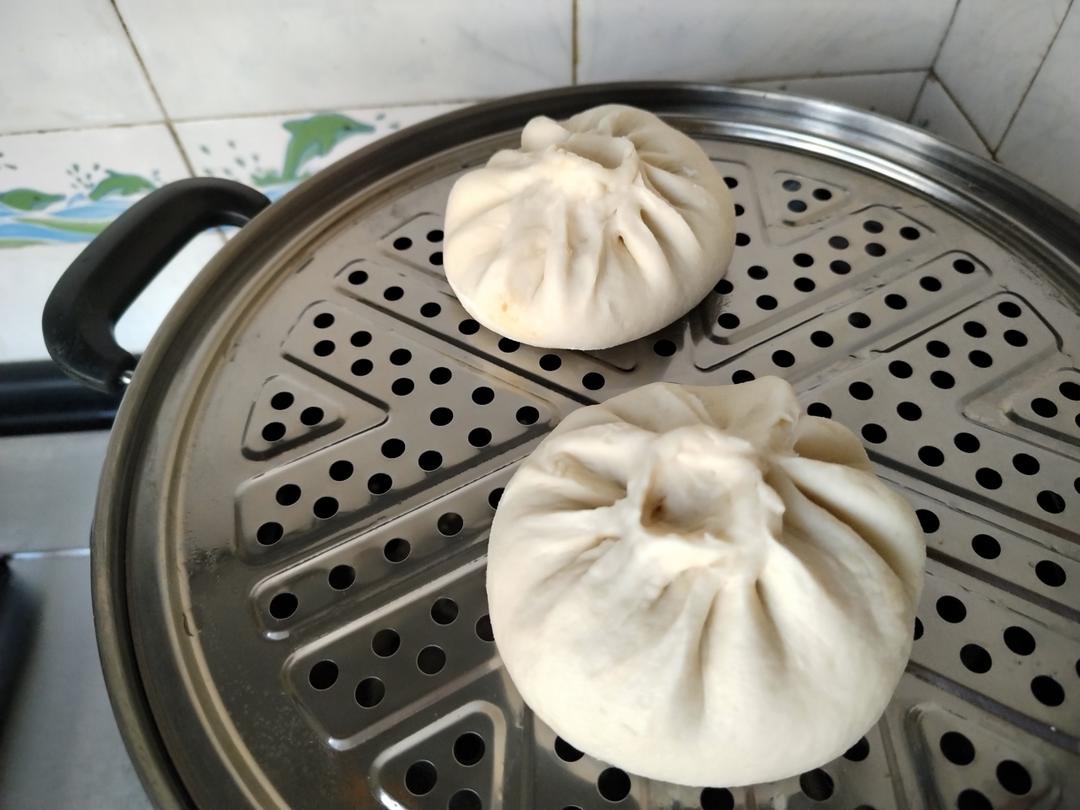 松软多汁的肉包子