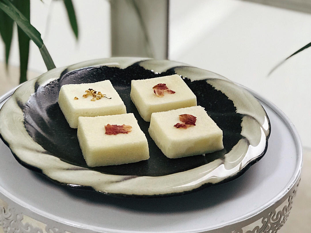 lfy-做的迷你小方松糕丨清新朴实简易,奶香软糯清润