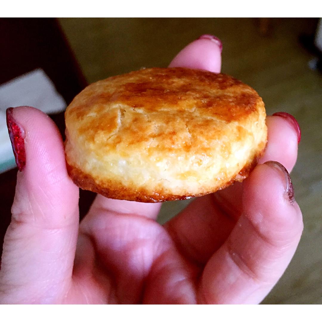 【视频】3分钟 奶油司康Scone(可能是世界上最快手的司康) 消耗淡奶油～