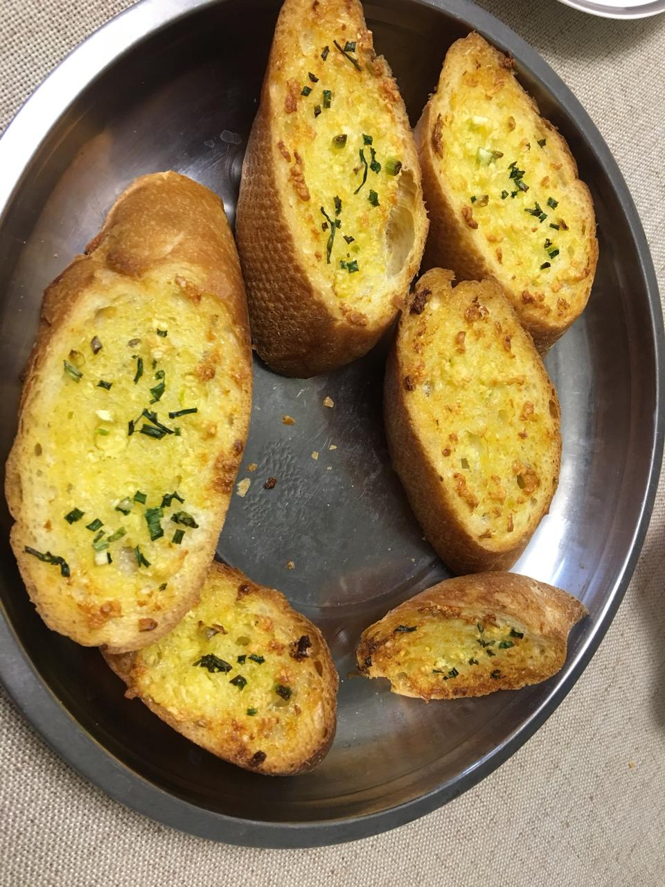 餐前小食-香脆蒜蓉法包 Garlic Bread