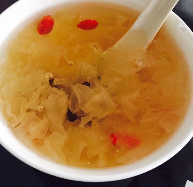 韩大脸的小厨娘做的冰糖银耳红枣汤