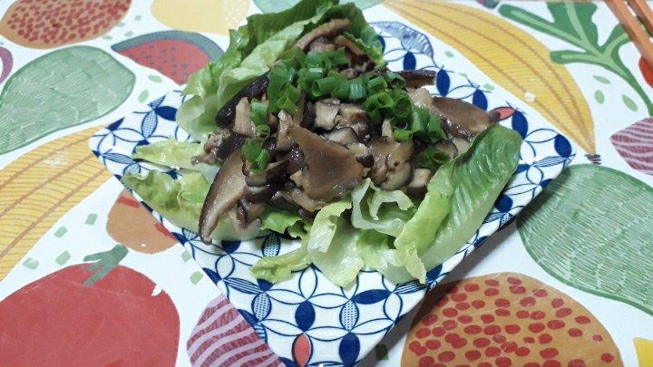 香菇拌生菜(减肥快手菜)
