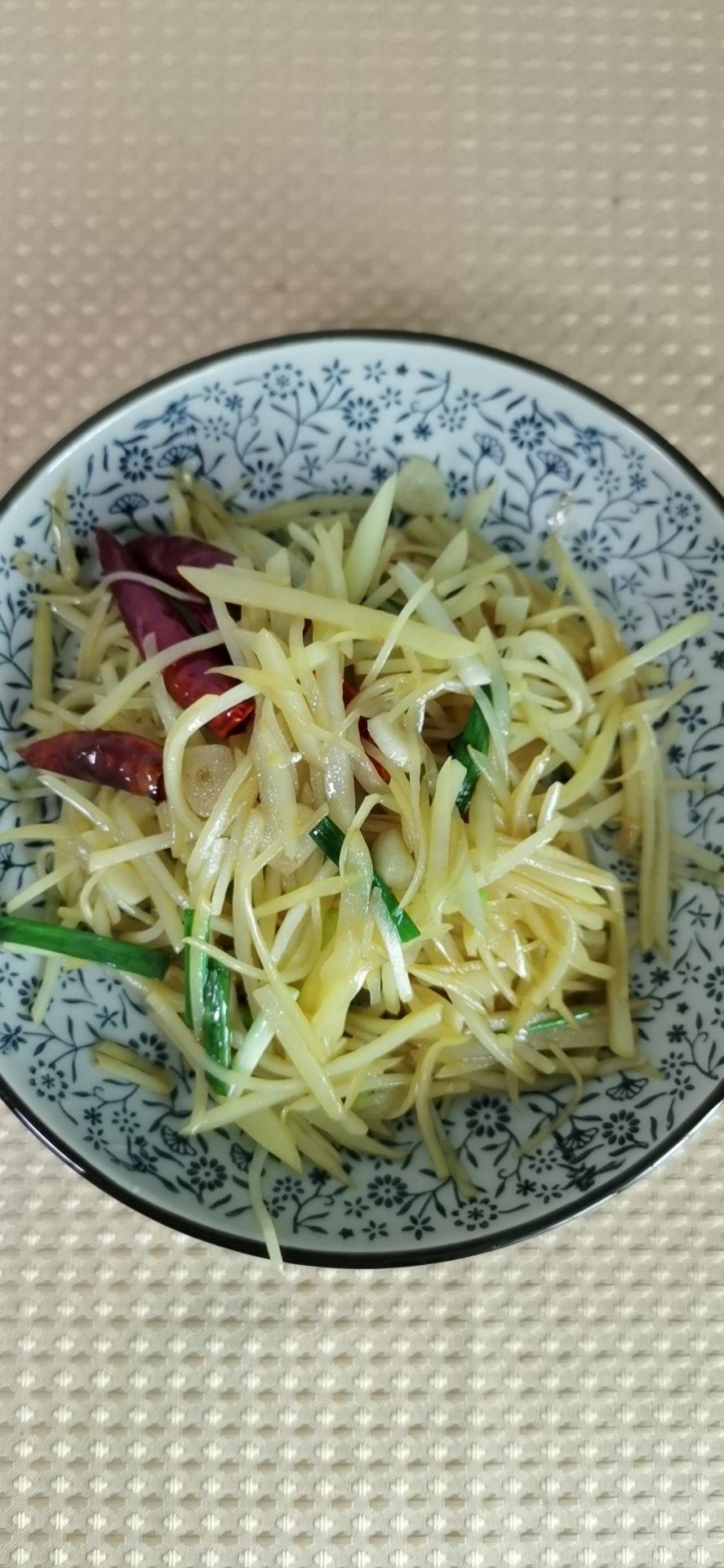 厨师长教你：“炝炒土豆丝”的家常做法，口感爽脆