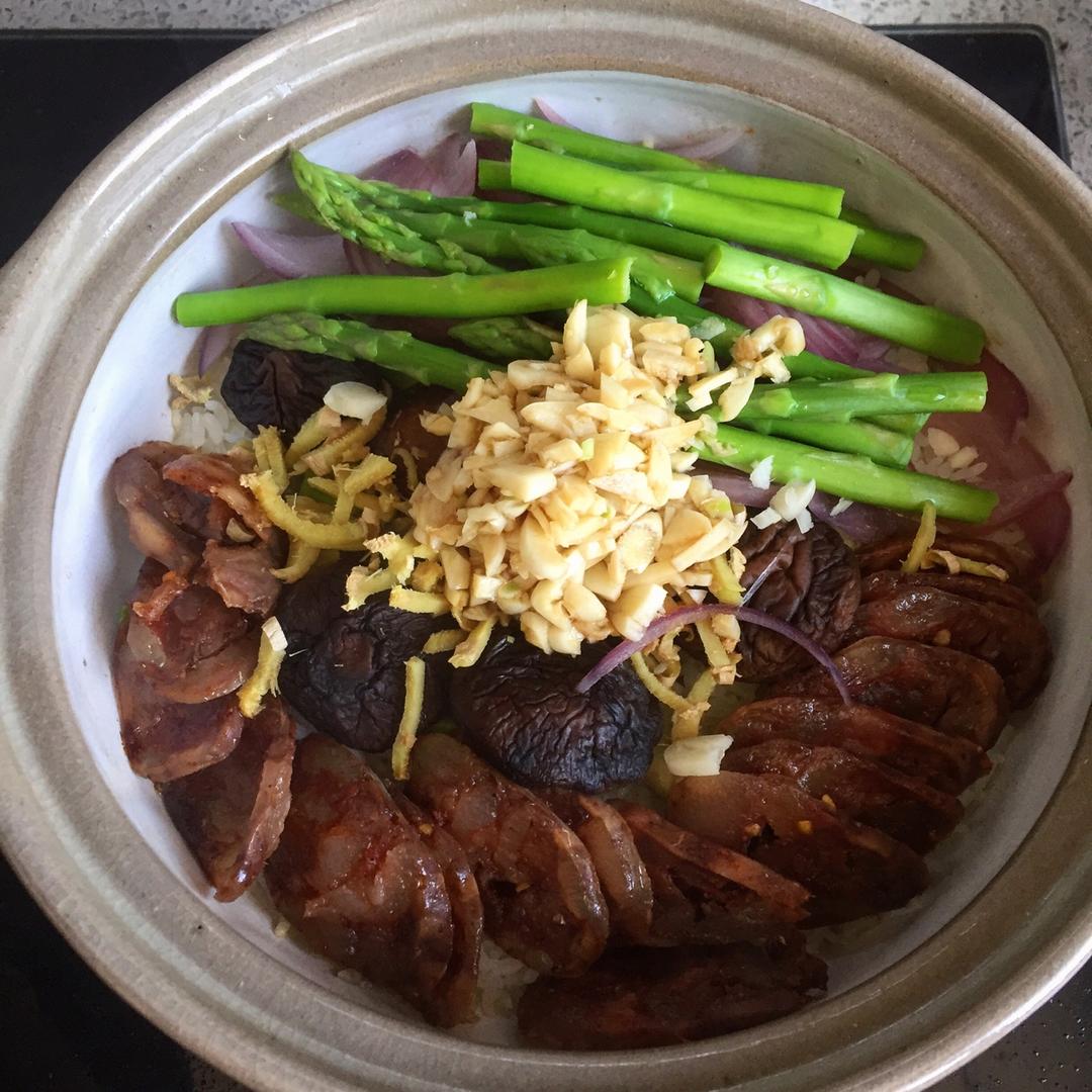 香肠煲仔饭