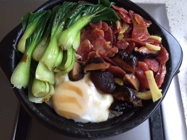广式腊味煲仔饭