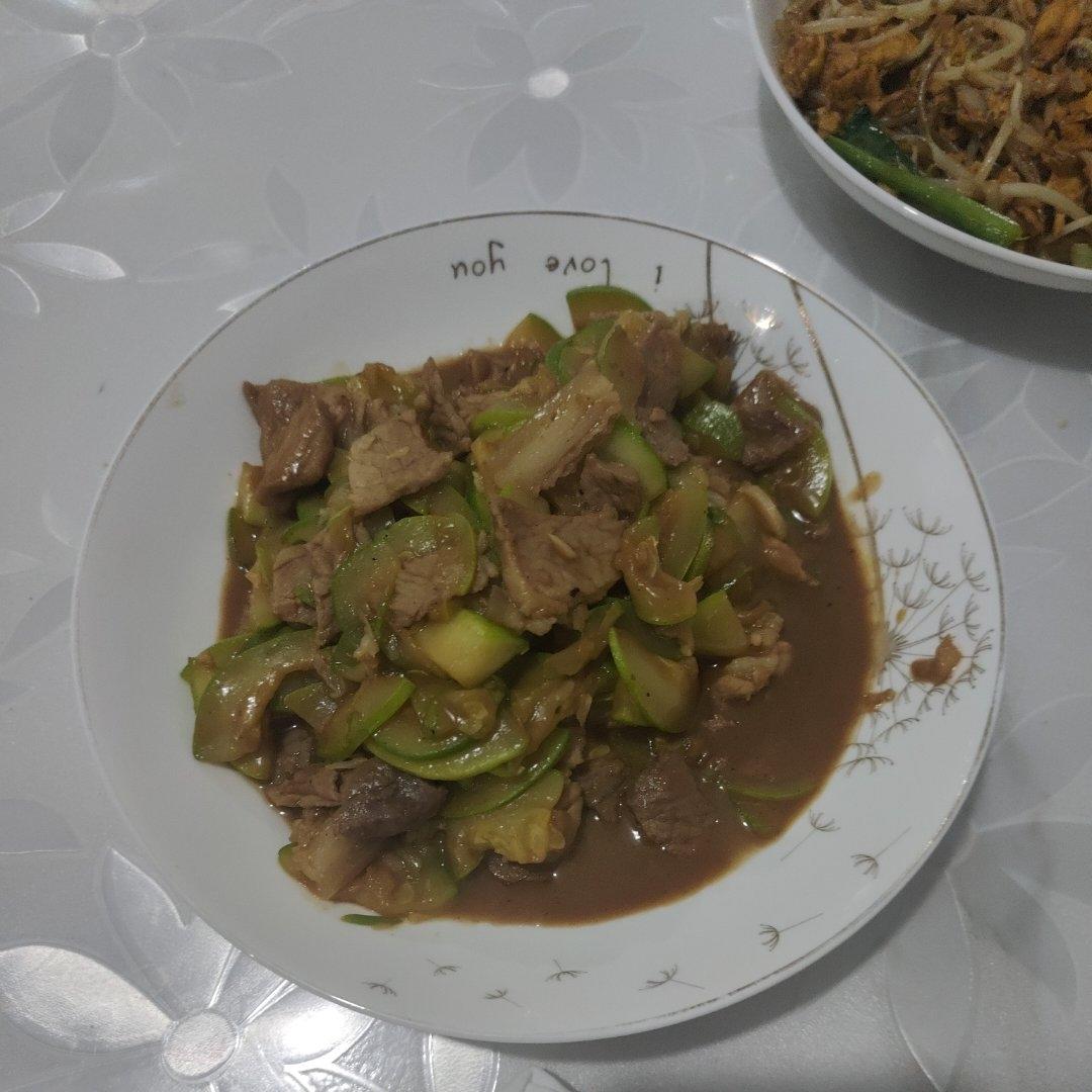 西葫芦炒肉，很适合减脂期的家常菜‼️