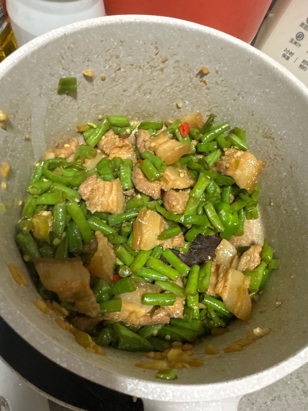 家常菜五花肉炒豆角（铁锅炒，味更香！）