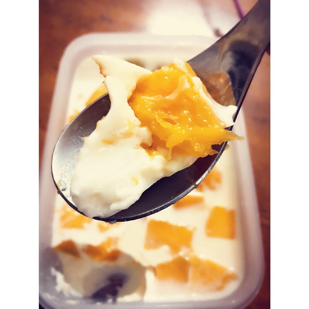 粒粒芒果椰汁冻糕