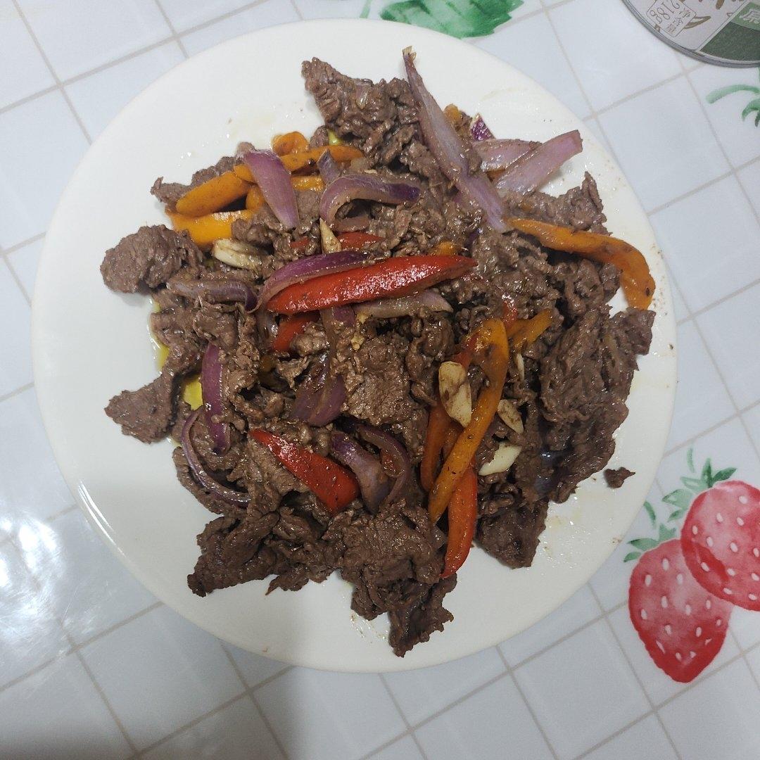 孜然牛肉（👈孜然肉片向左，吉野家向右👉）