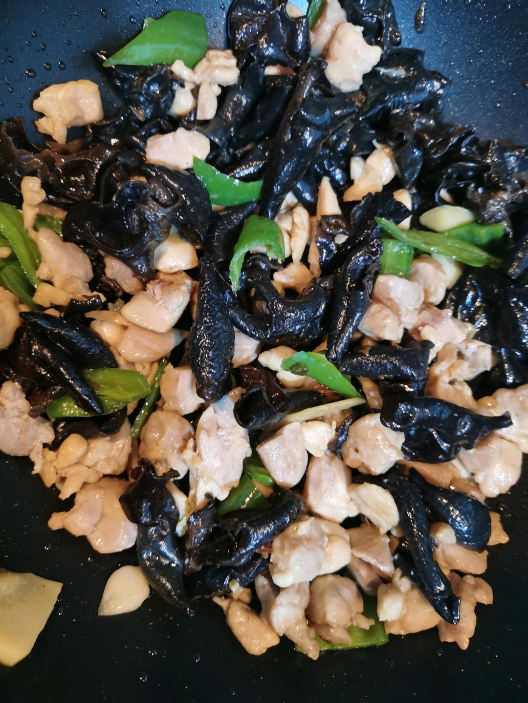 木耳炒鸡