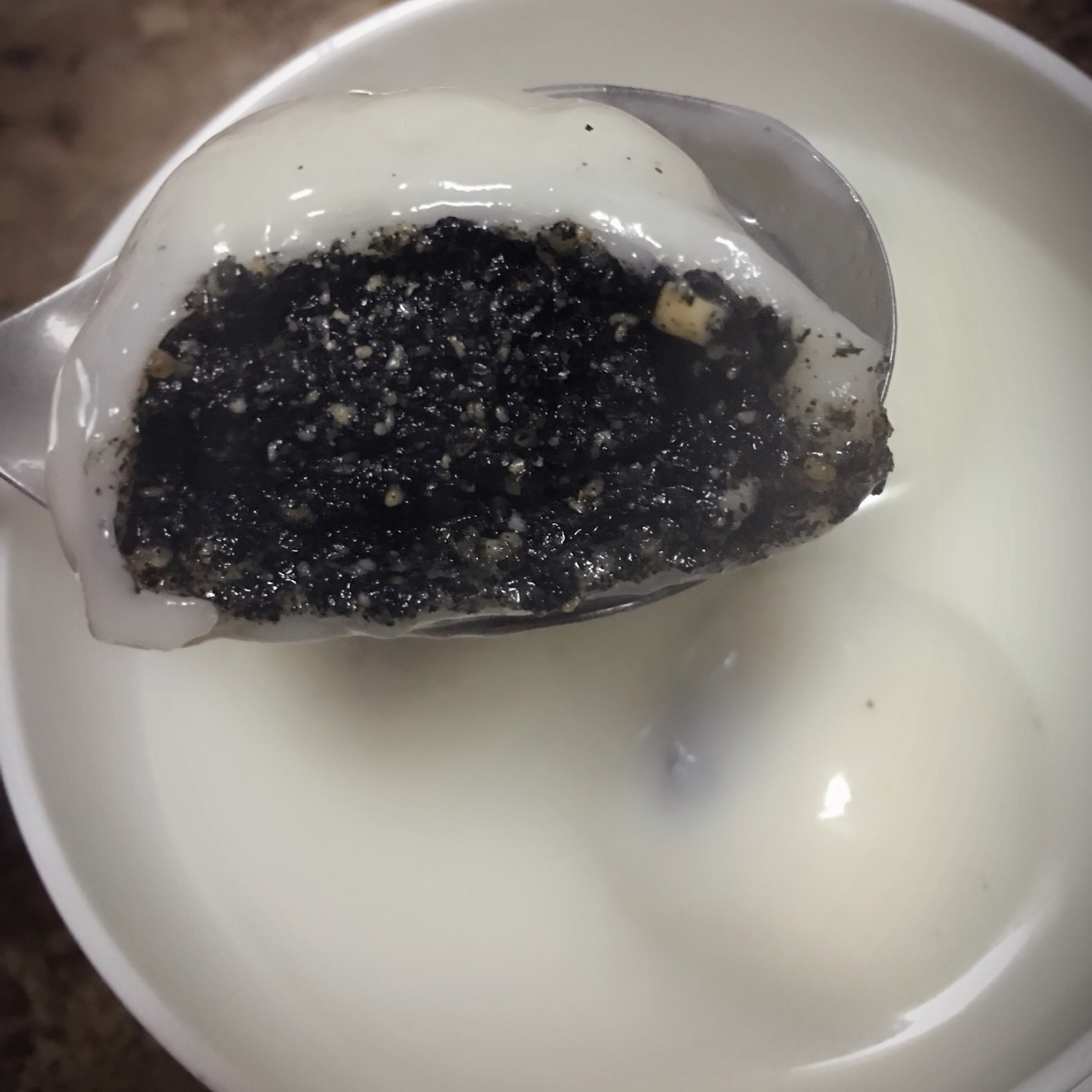 花生黑芝麻汤圆