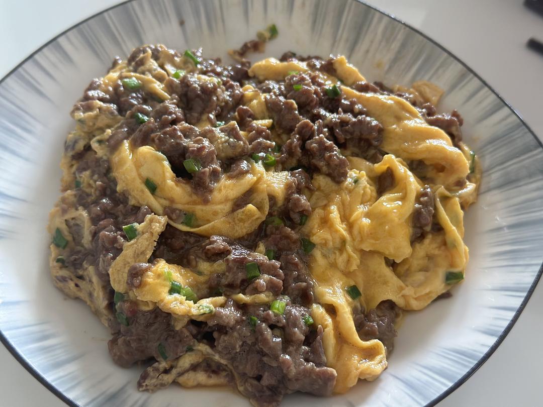 滑蛋牛肉，牛肉滑嫩，鸡蛋松软