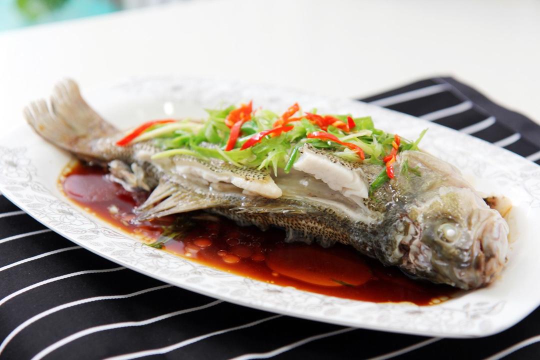 清蒸鲈鱼的做法