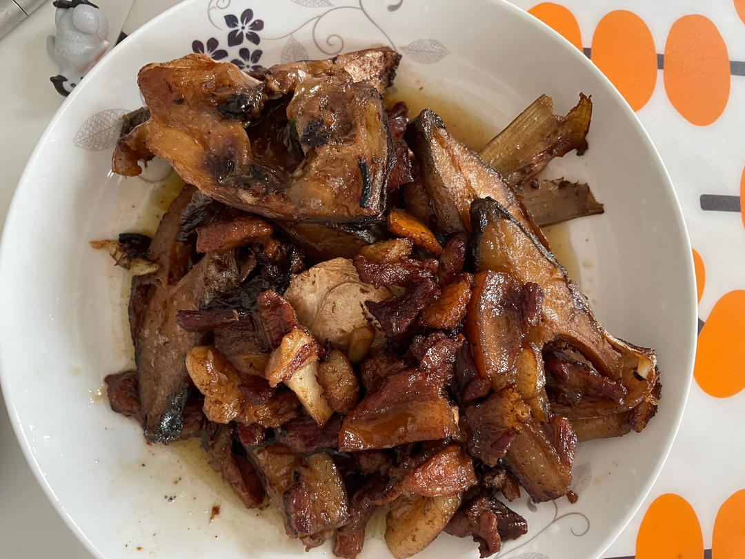 咸香下饭，五花肉金鲳鱼干煲