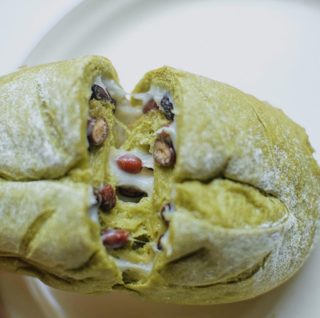 比原麦山丘还好吃的【抹茶麻薯古早味面包】肉松红豆沙