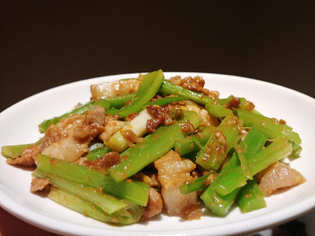 cheeeerrrrrry做的芹菜炒五花肉