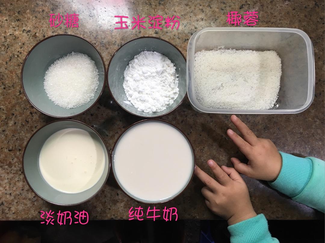 【视频】85度C 椰蓉牛奶小方～不用烤箱的夏日甜点