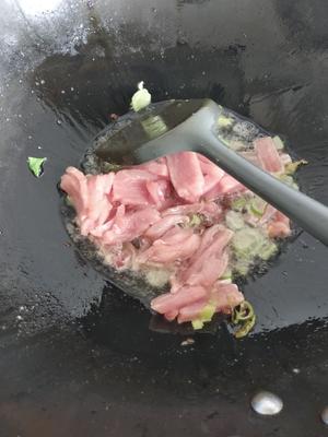 苔菜炒肉的做法 步骤4