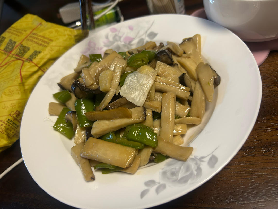 青椒素炒杏鲍菇