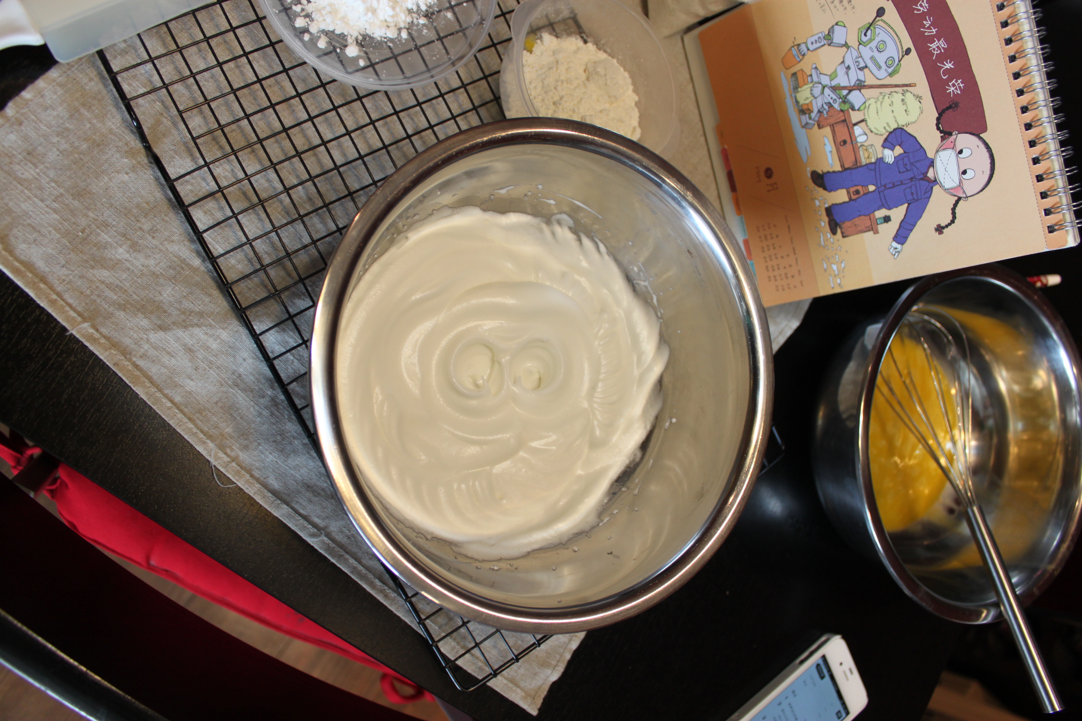 午后甜点--法式海绵纸杯蛋糕的做法 步骤2