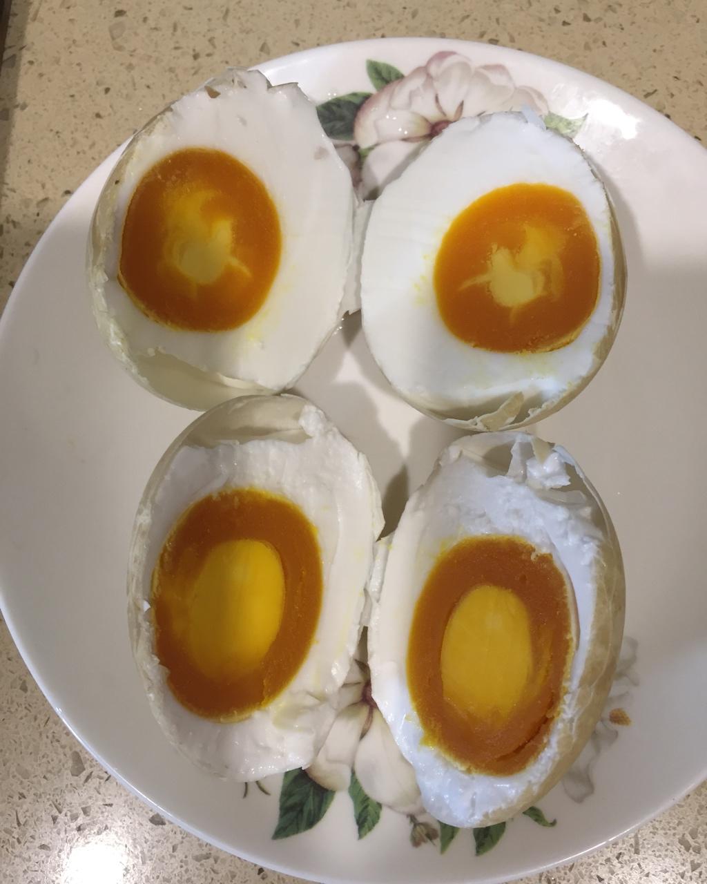 朴素的咸鸭蛋