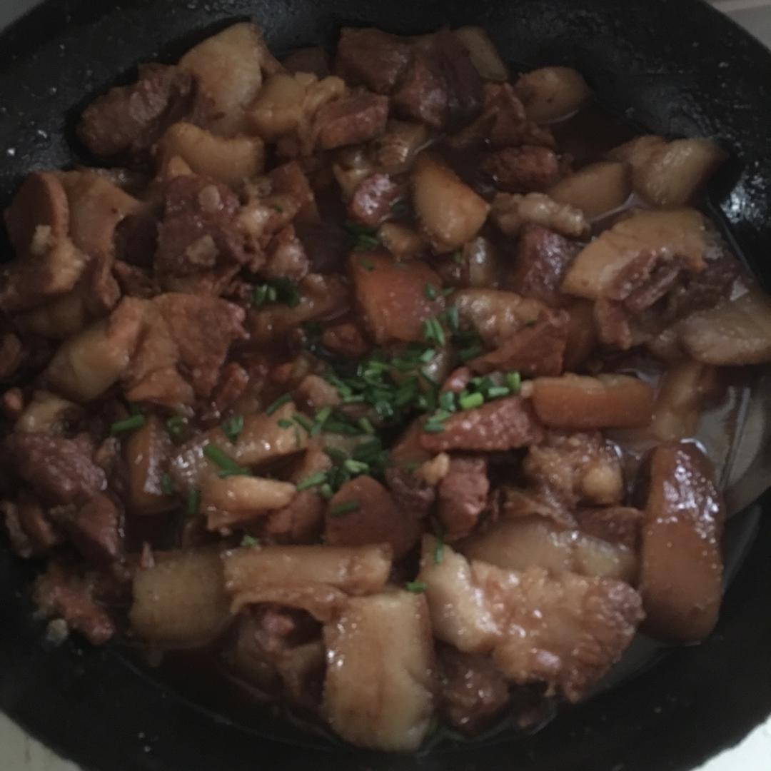 吃着碗里望着锅里的红烧肉