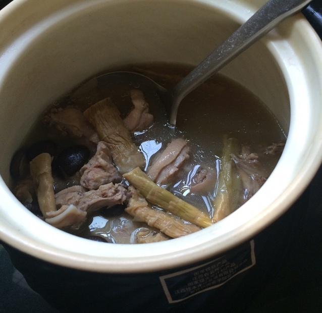 扁尖香菇鸭子汤的做法