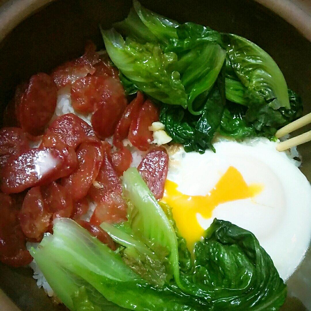 广式腊味煲仔饭