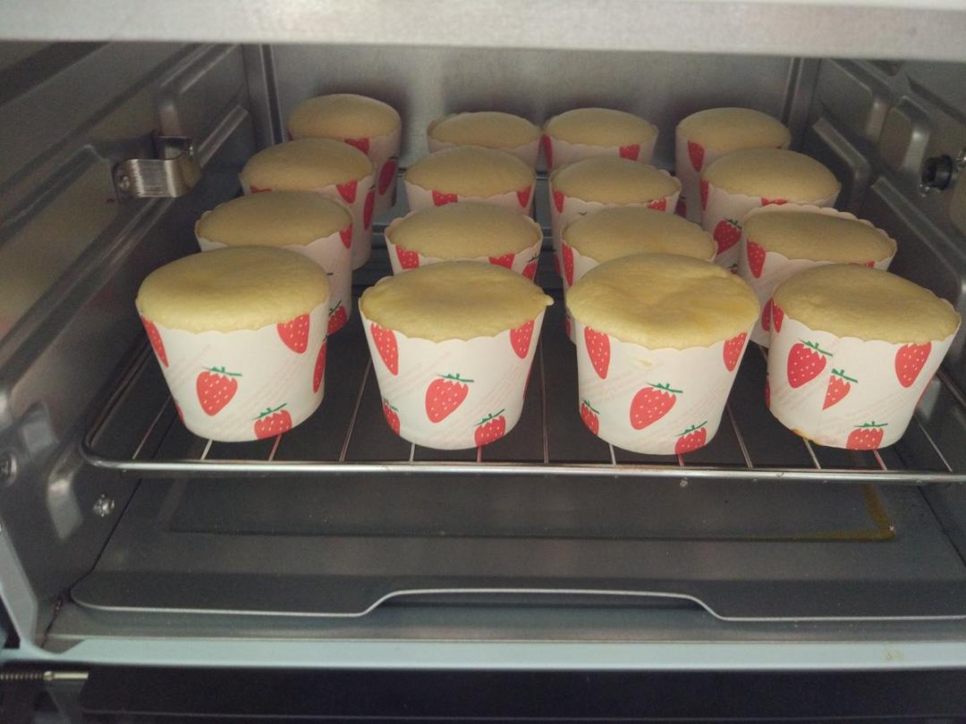 原味戚风纸杯蛋糕（烤箱做纸杯蛋糕）