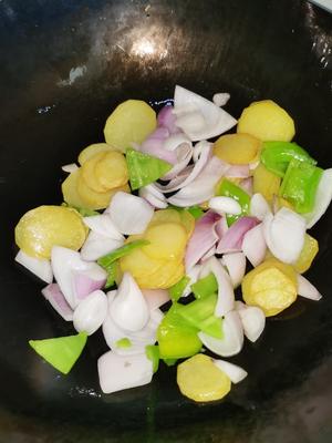 青椒洋葱土豆片的做法 步骤3